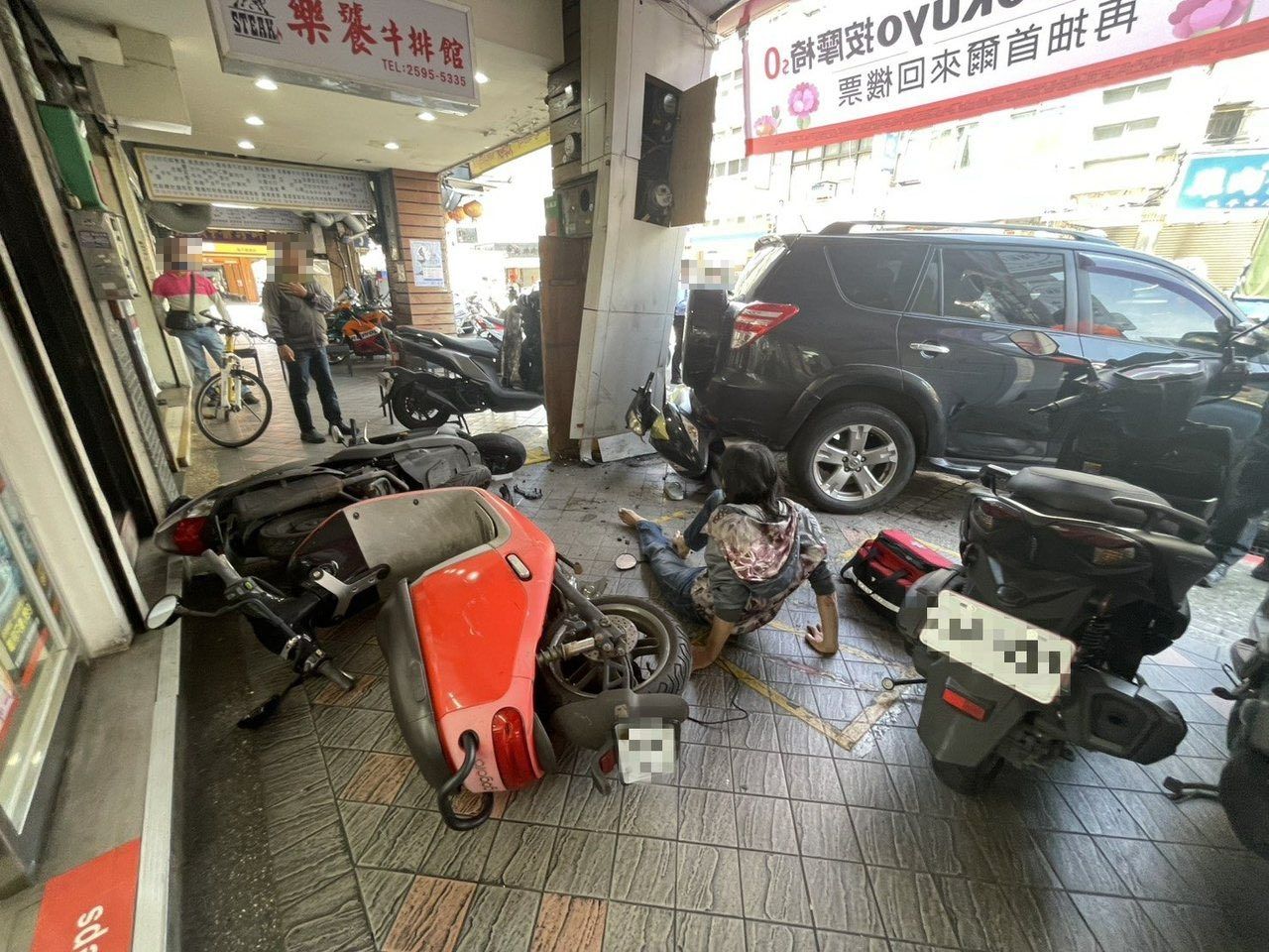7旬翁北市倒車暴衝撞騎樓釀1傷　曾是酒駕累犯「駕照早被吊銷」
