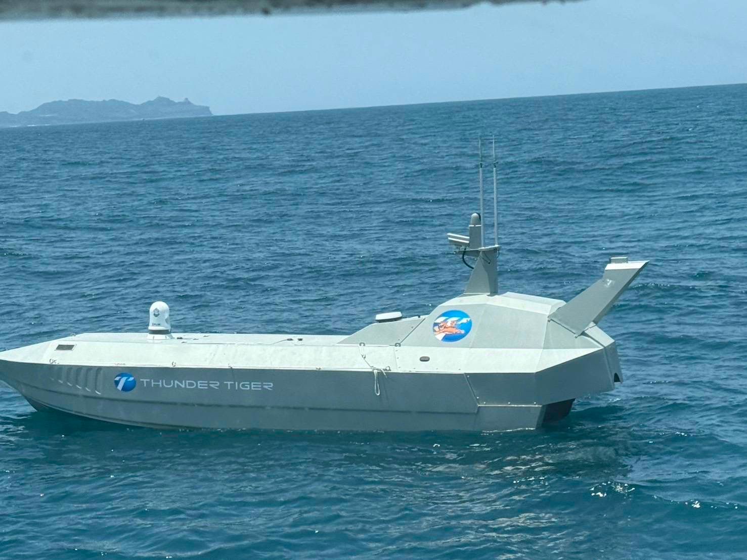 失聯3天的雷虎科技無人艇，下午已拖返澳底漁港。（翻攝畫面）