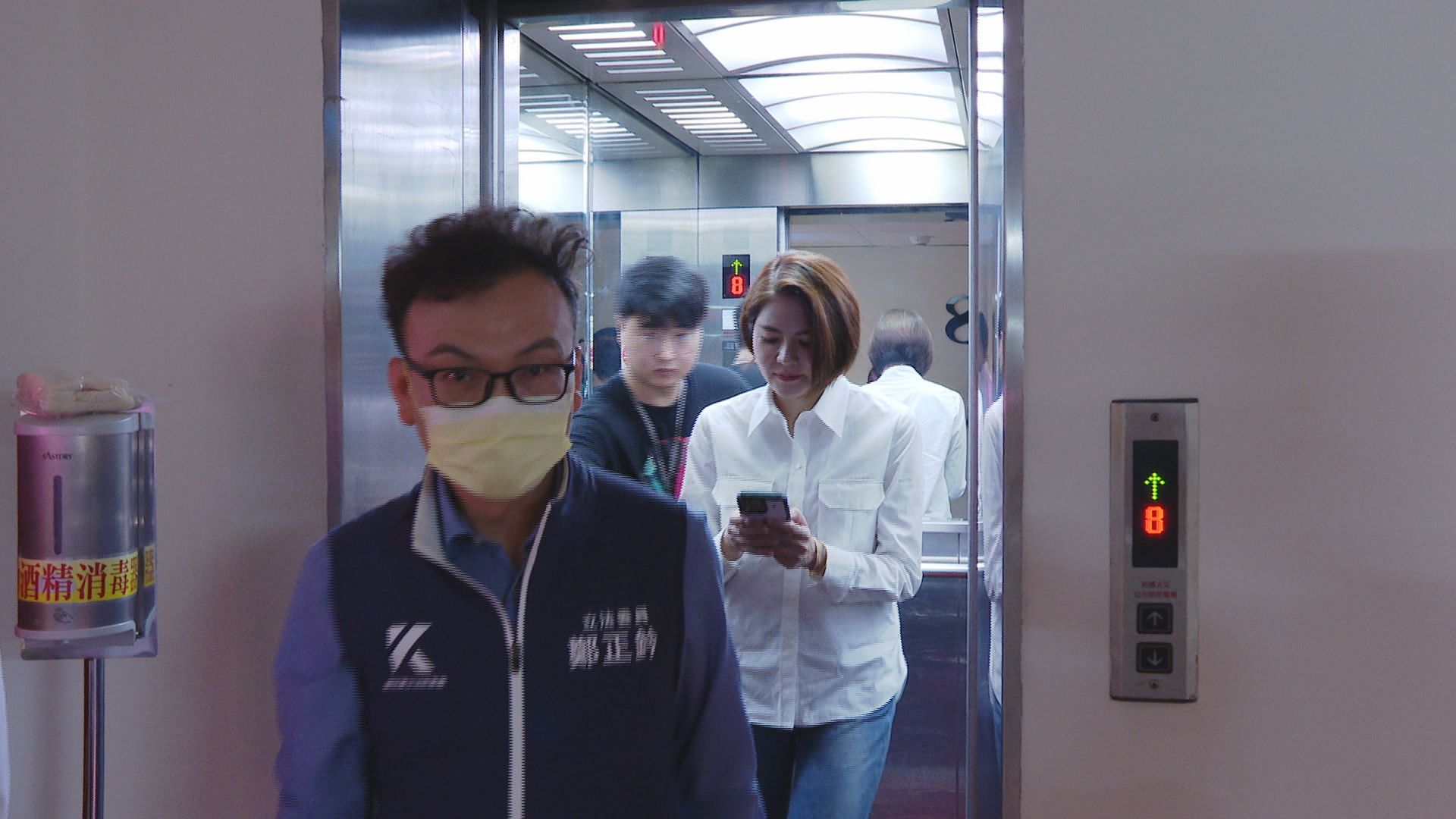 遭控搭立院公務車跑反罷免　鄭正鈐「不再回應」冷處理惹議