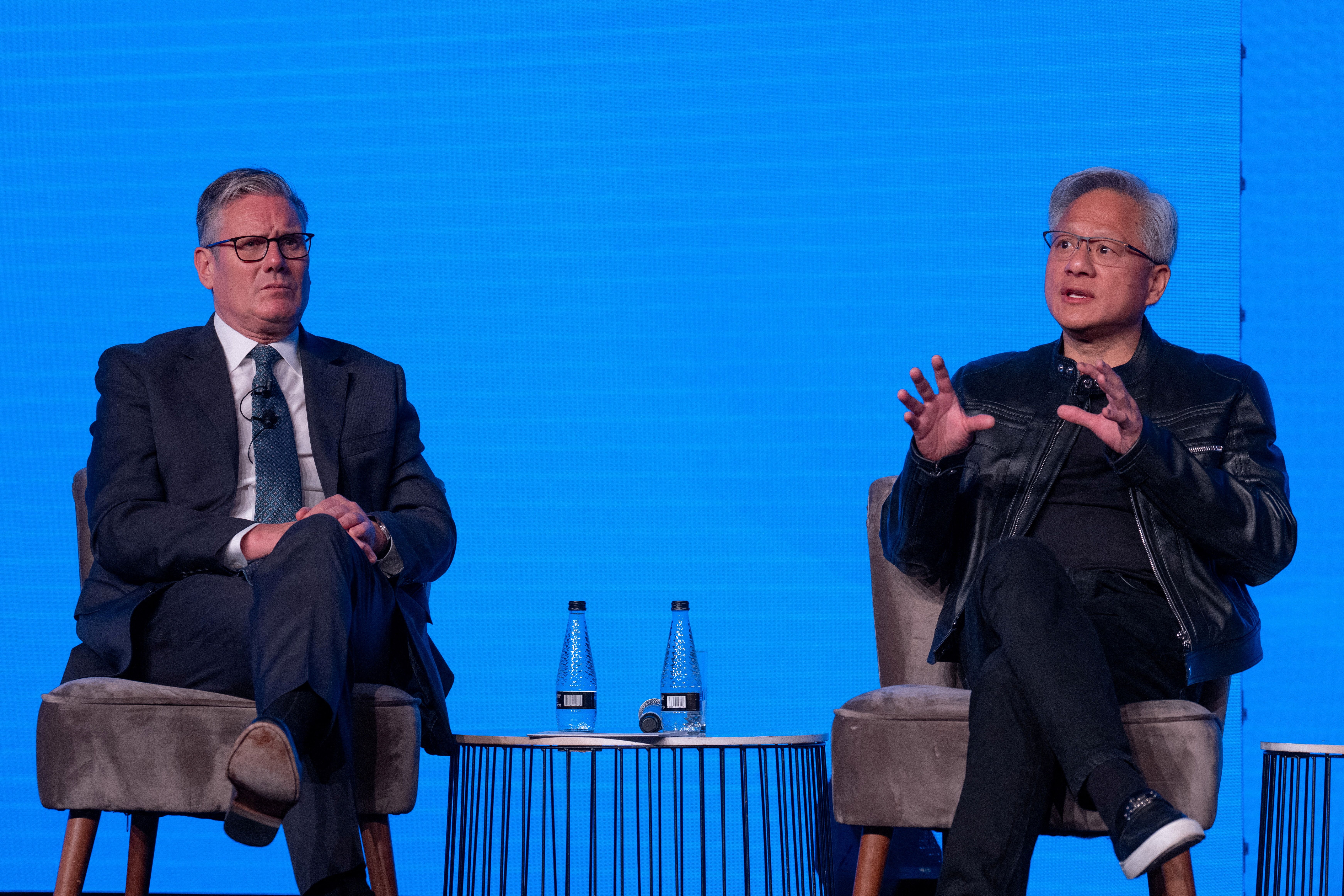 「仁來瘋」燒到倫敦　黃仁勳同框英國首相