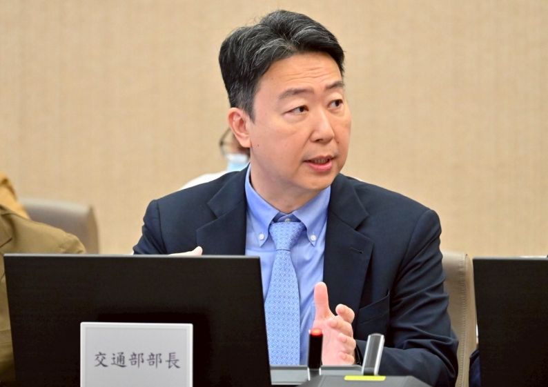 鄭光遠轉任台鐵董座「月薪39⭢19萬」 陳世凱致謝接下重擔