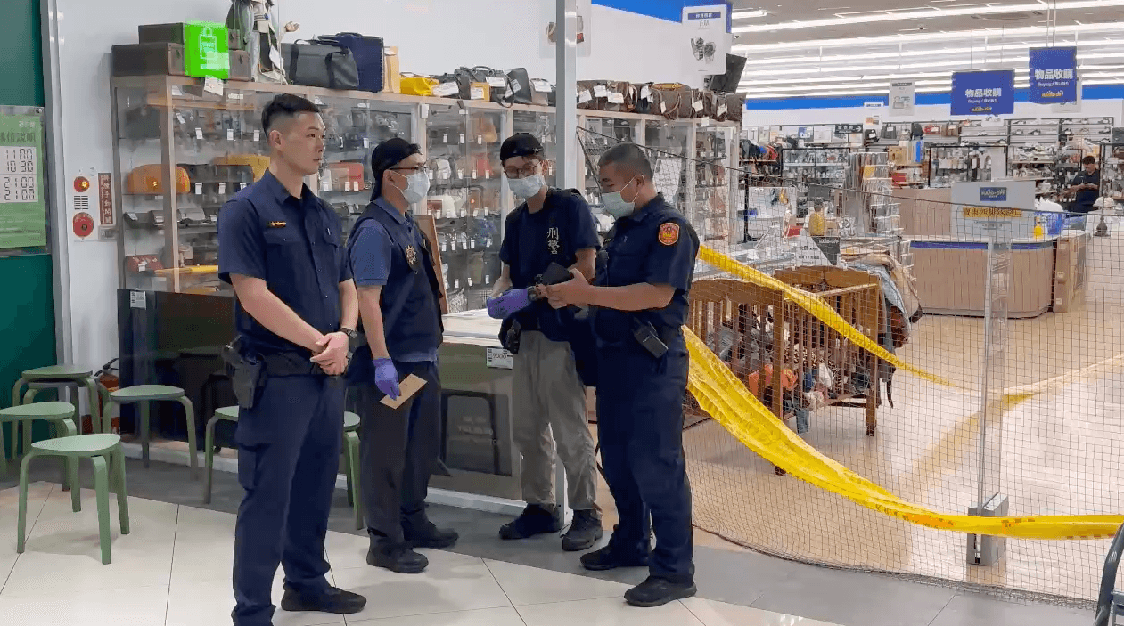 台南男賣場揮武士刀引恐慌 警壓制時疑槍枝走火擊中他