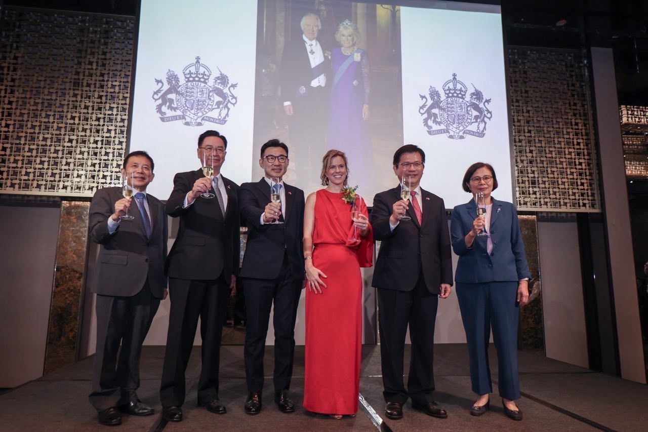 英王華誕晚會前夕「英巡邏艦穿越台海」　林佳龍感謝力挺台灣