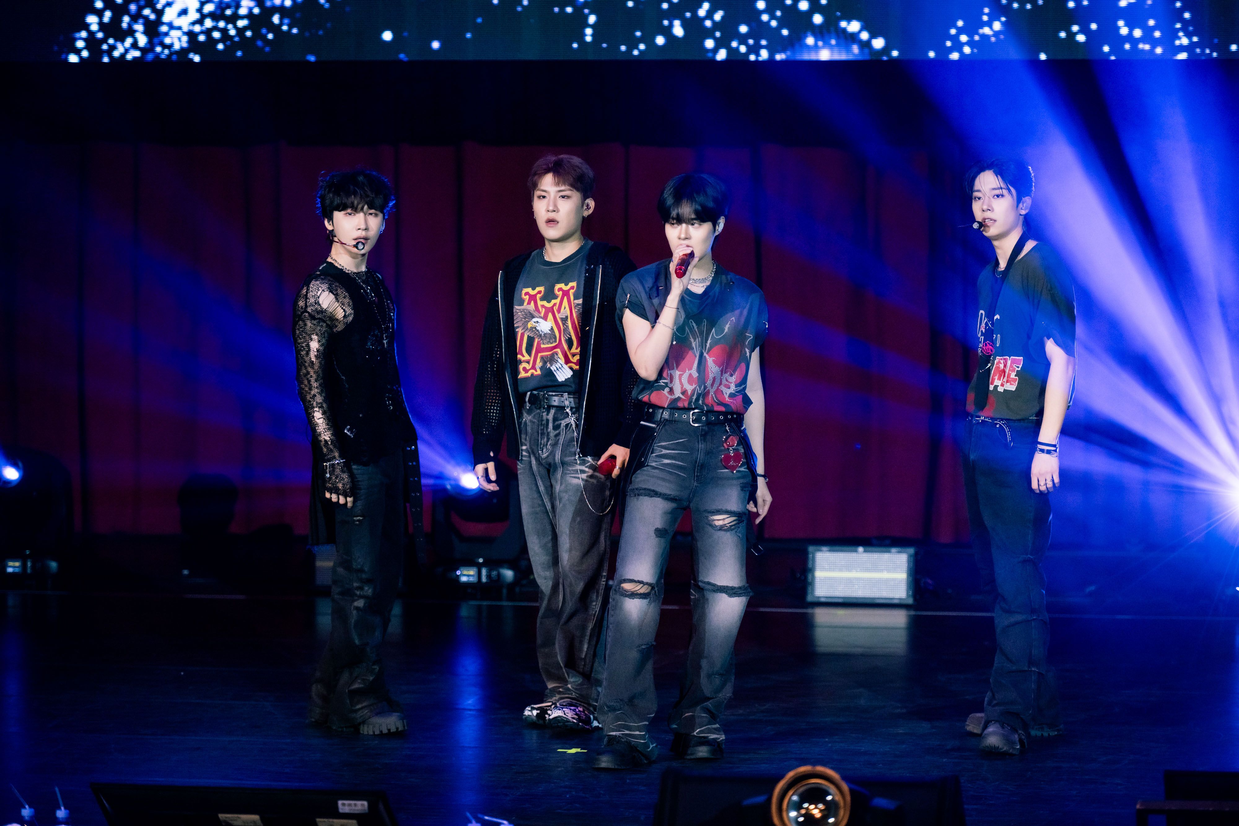 AB6IX四帥來台開唱！　粉絲應援獻在地美食、星星燈海