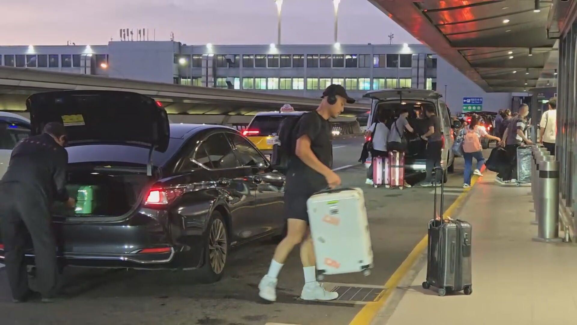 暑假出國潮1／暑假第一天湧現出國人潮　桃機單日出境破6萬人次