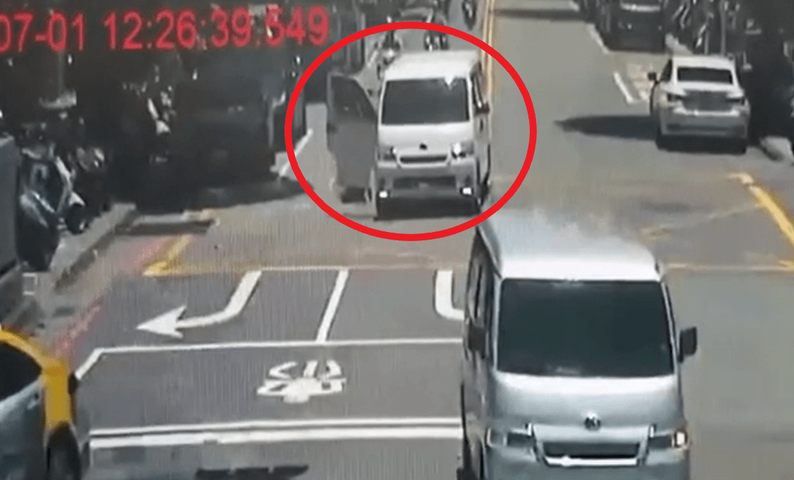 有女跌下車！民眾以為擄人急報案　警一查是情侶吵架