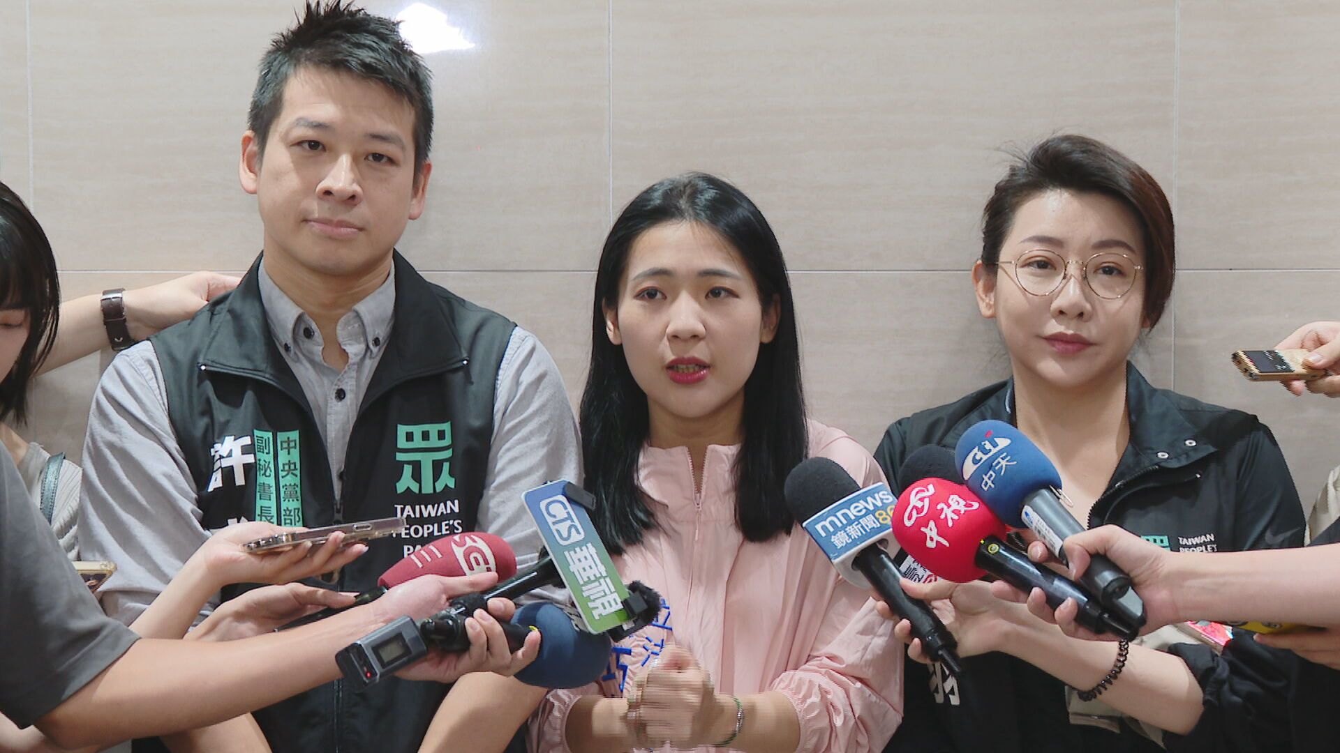 反罷文宣挨轟仿選舉公報 徐巧芯:紙質、大小都不同