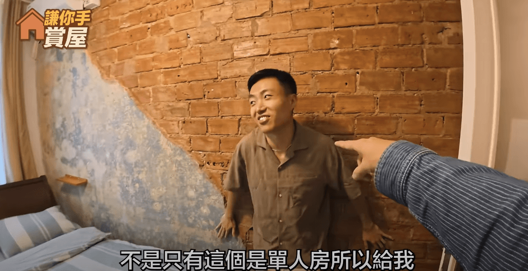 阿滴在頻道開箱4人土耳其住宿，黃大謙一句話透露出Peeta偌大雙人房似乎兩人同寢。（翻攝阿滴英文YouTube）