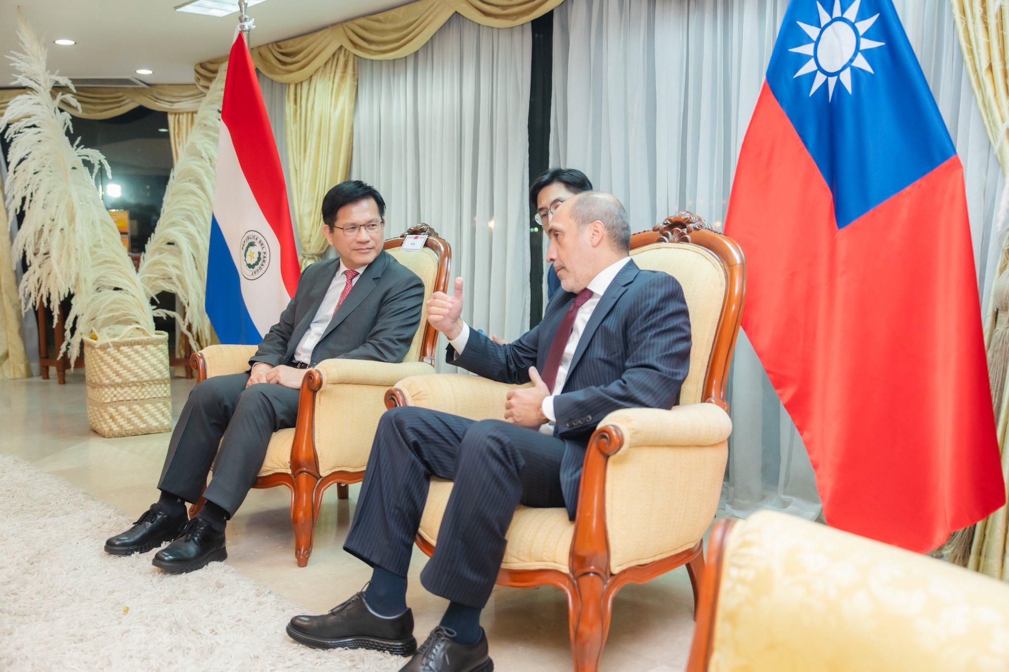 林佳龍訪團飛33小時抵達巴拉圭　當地主流媒體聚焦台巴合作