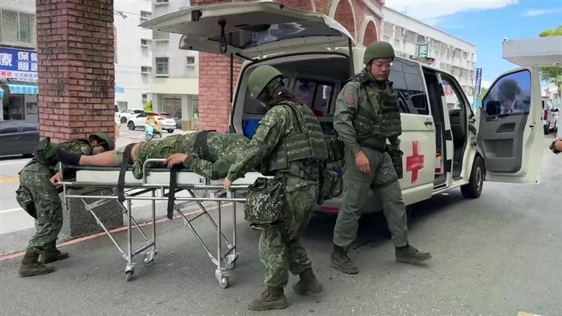 漢光演習再傳意外！志航基地裝甲車翻覆　2官兵受傷送醫