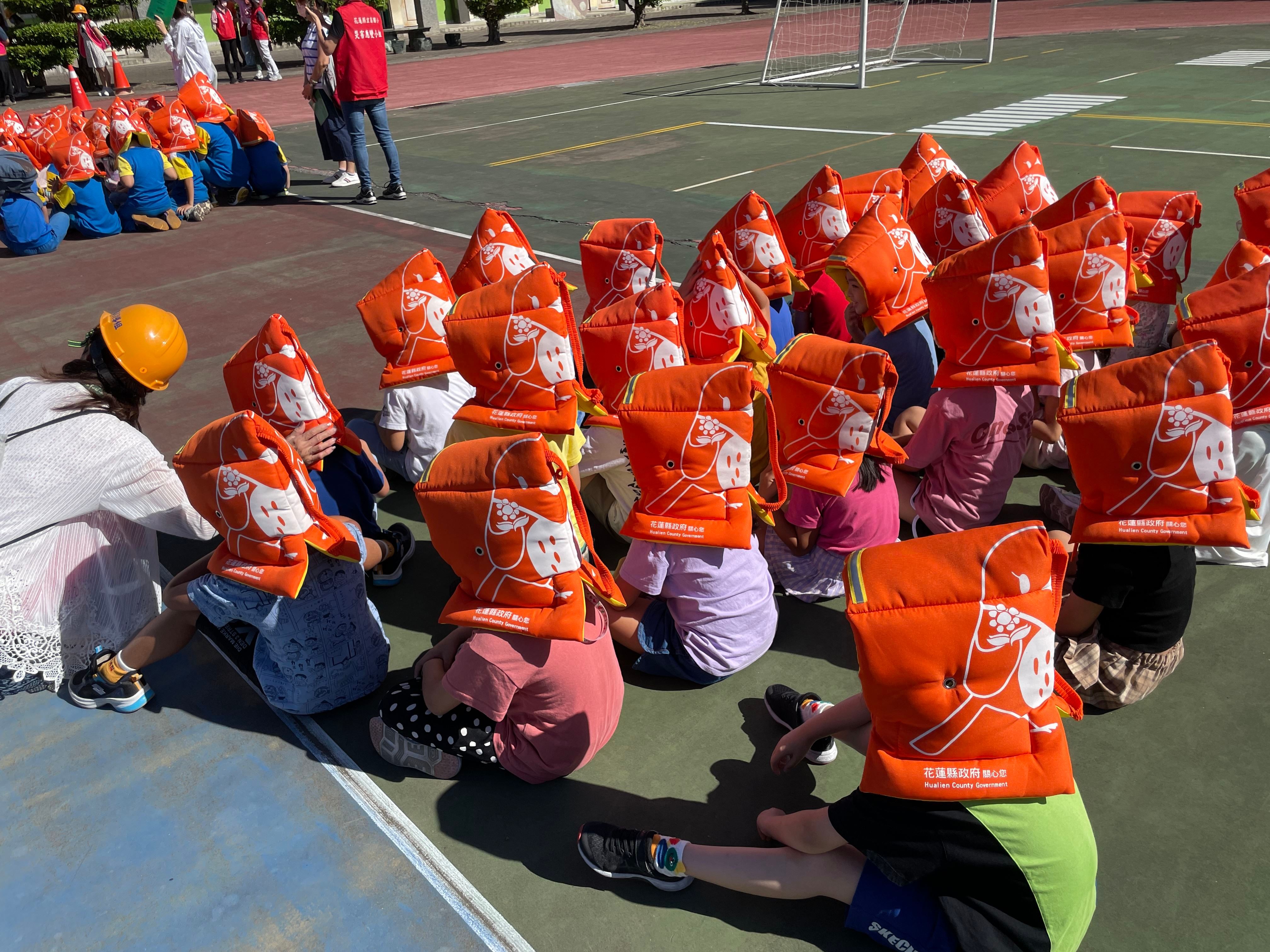 首送小一生「護脊書包」遭疑時機敏感　花蓮縣府：無政治考量