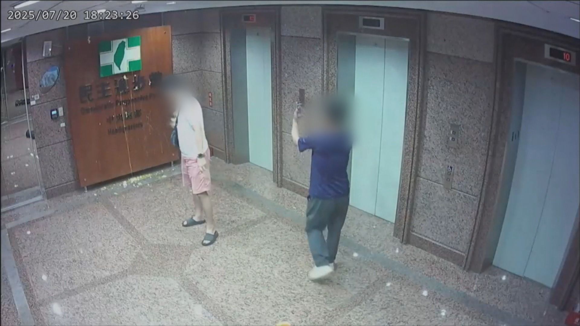 丟蛋的是小草！曾任民眾黨林口黨部副主任　社群狂熱洗版白營掃街