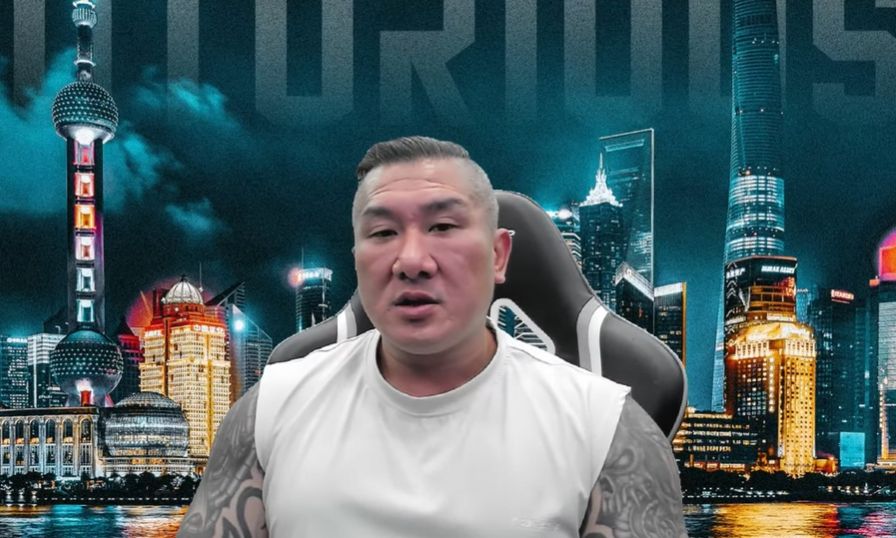 館長不演了！飛澳門談生意「宣布中國設總部」