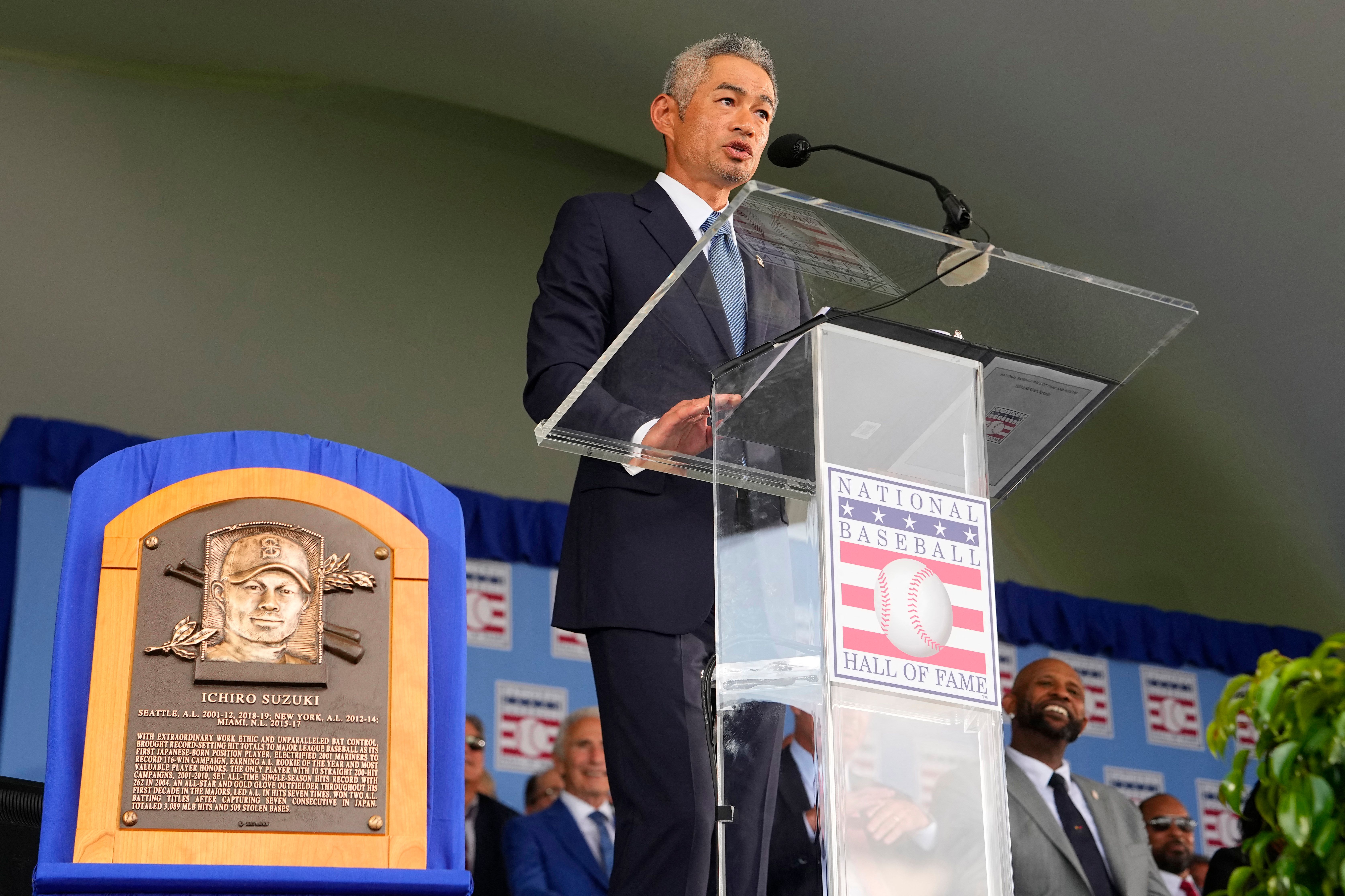 正式進名人堂！鈴木一朗致意野茂英雄、謝愛妻　笑點沒投票記者