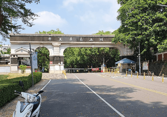 網路衝突！大四生騎車夜衝學校自撞亡　嘉大遺憾發聲：長期關懷