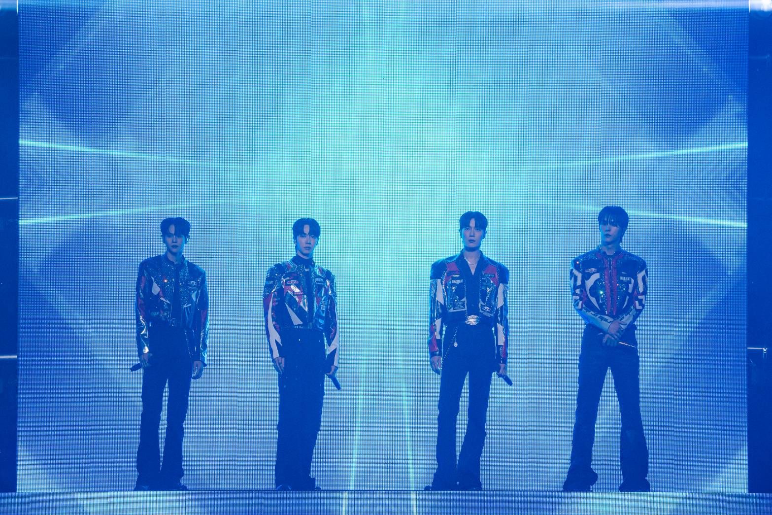 HIGHLIGHT演唱會一開場接連帶來五首夯曲，熱力唱跳。