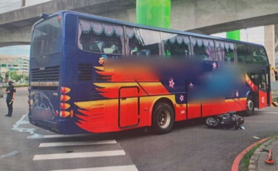 女大生遭遊覽車輾過　家屬控肇事駕駛倒車：蓄意殺人