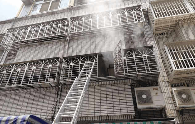 台中民宅火警5旬男困陽台 疑「殺蟲劑+打火機」抓蟲陷入窘境