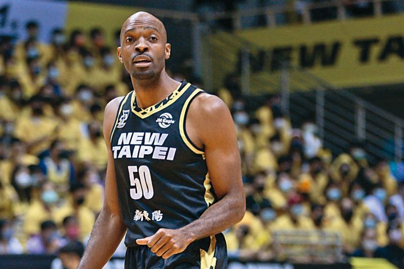 他放棄美國籍助中華男籃贏中國 「已做犧牲」嘆無球可打要養家