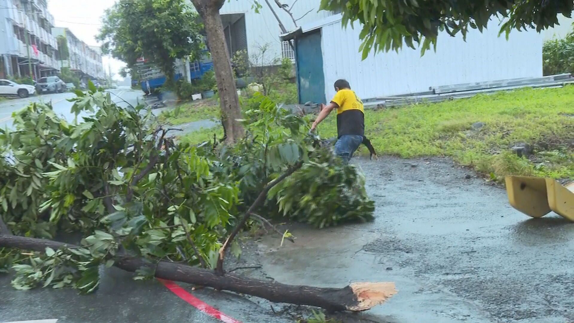 楊柳颱風預計17:00出海 風雨持續到入夜!西南部防海水倒灌