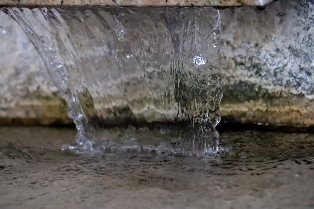 日本溫泉溝渠奪命！男跌落燙傷不治　市府設圍欄防範