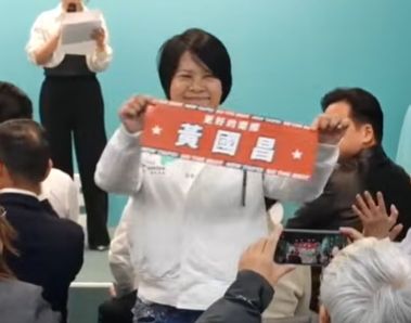 恐1年就解職？李貞秀被點名未放棄中國籍　不甩爭議笑挺黃國昌