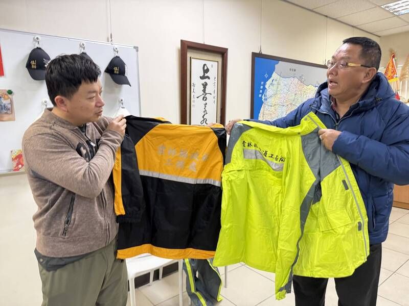 網購到「工務處」雨衣？網嗨賀免試入職　雲林政風處出手揪流向