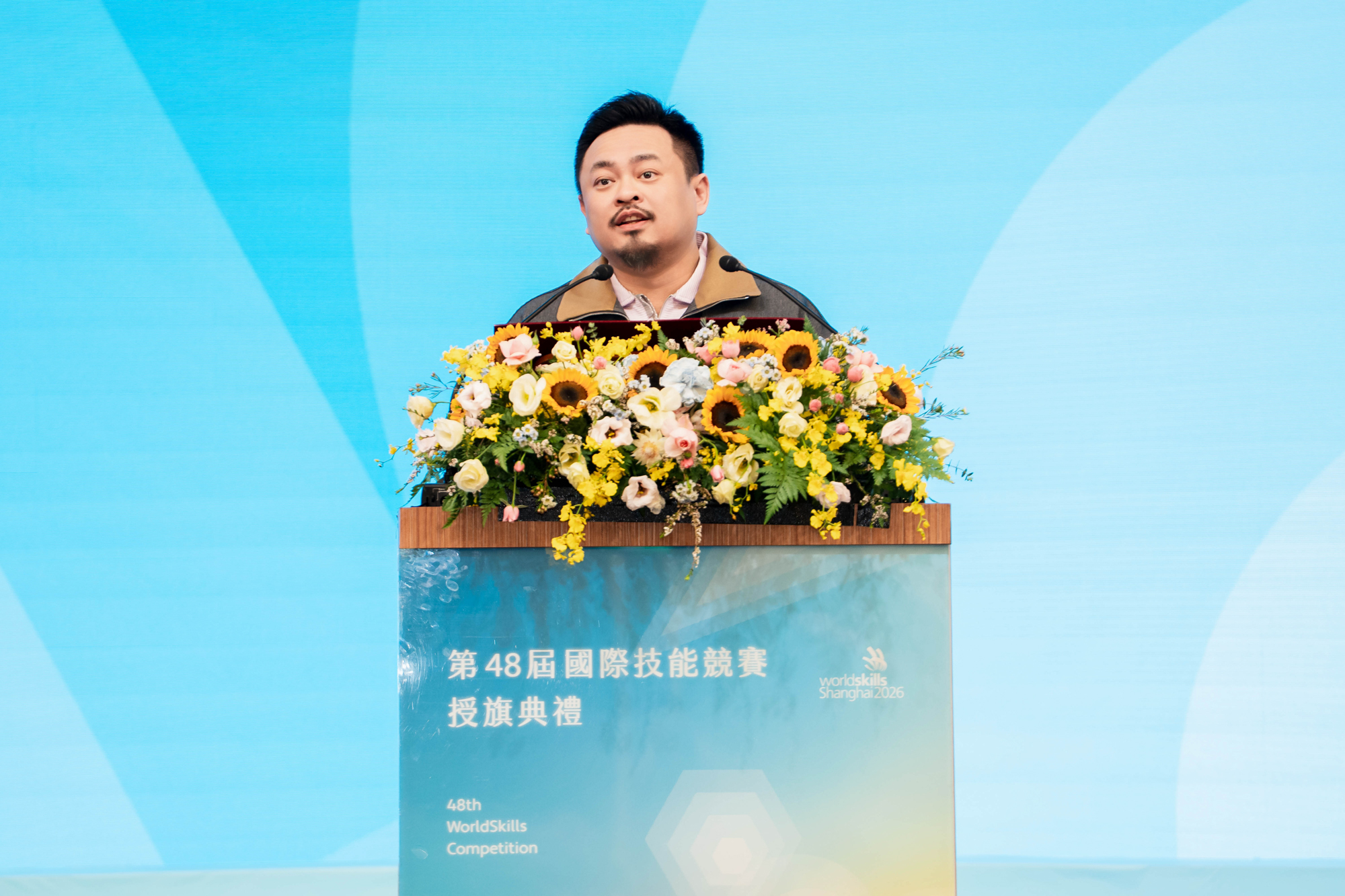 賴政府首位部長級訪中！洪申翰抵南京出席APEC會議　享禮遇通關