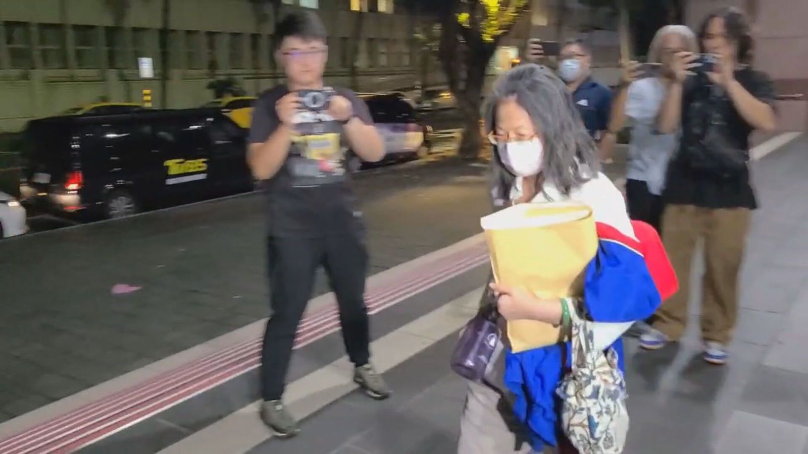 前主播童中白遭列京華城被告 訊後無保請回