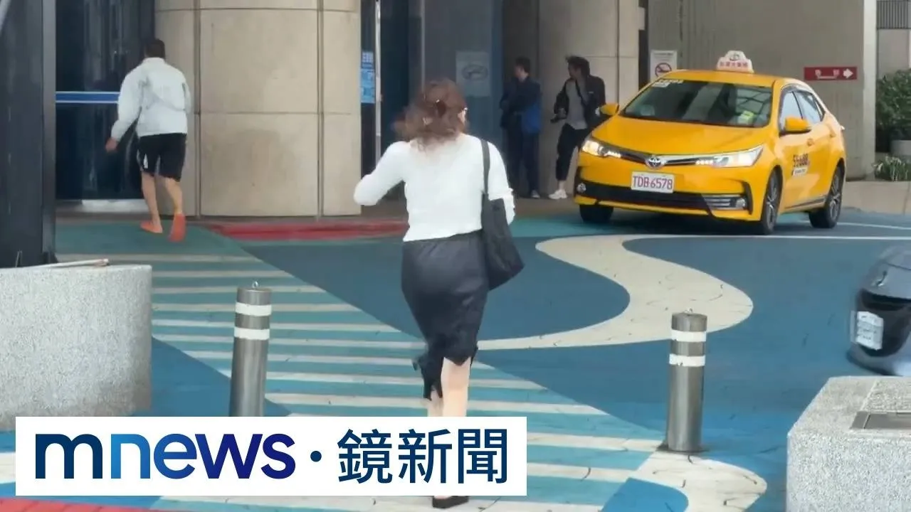 中台刮強風！　鐵皮圍籬掀翻、郵筒躺平、路樹傾倒