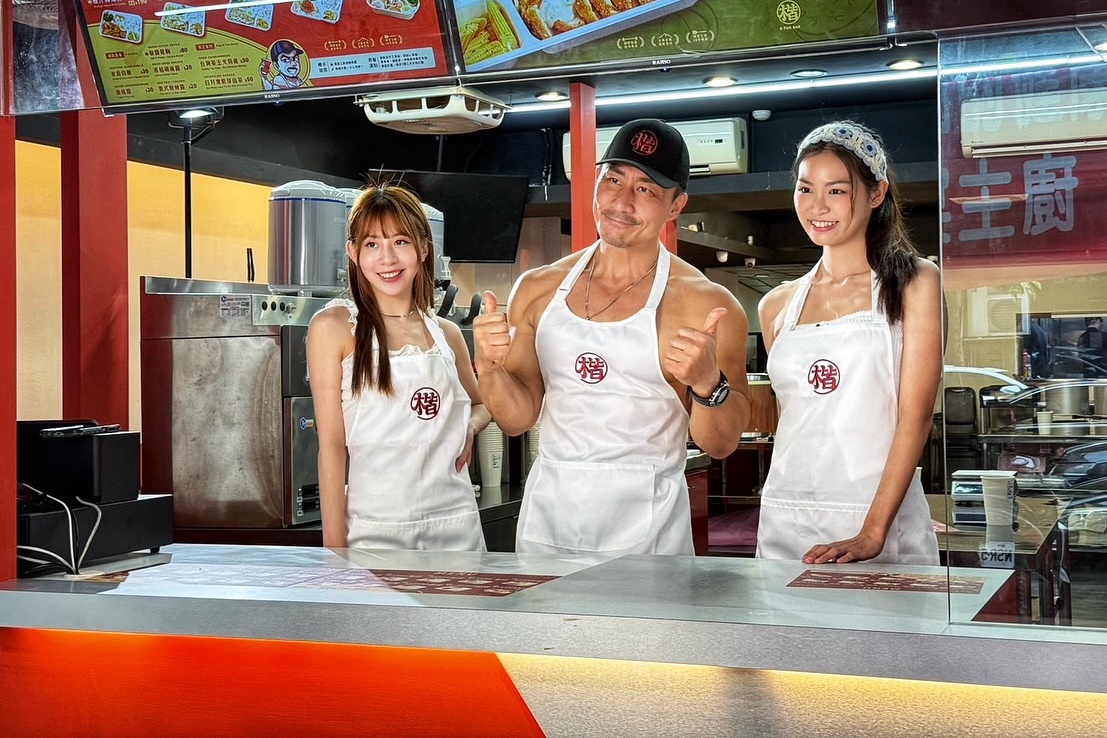 楷教練(中)的健康便當店「楷飯吧」,一盒最貴要價270元,被質疑把粉絲當韭菜在割。(翻攝自Kai Chang 楷教練臉書)