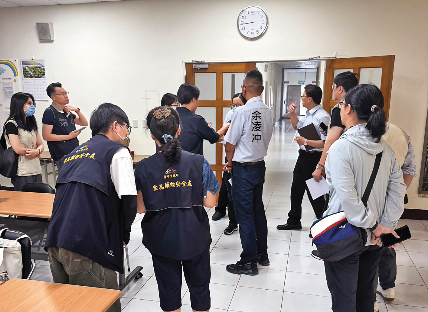 檢察官到中聯油脂搜索。(翻攝畫面)