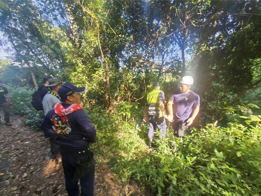 進口商副總離奇失聯爆「懸賞100萬」！賓士停公園手機鑰匙留車上 　警消山坡下尋獲現況曝光