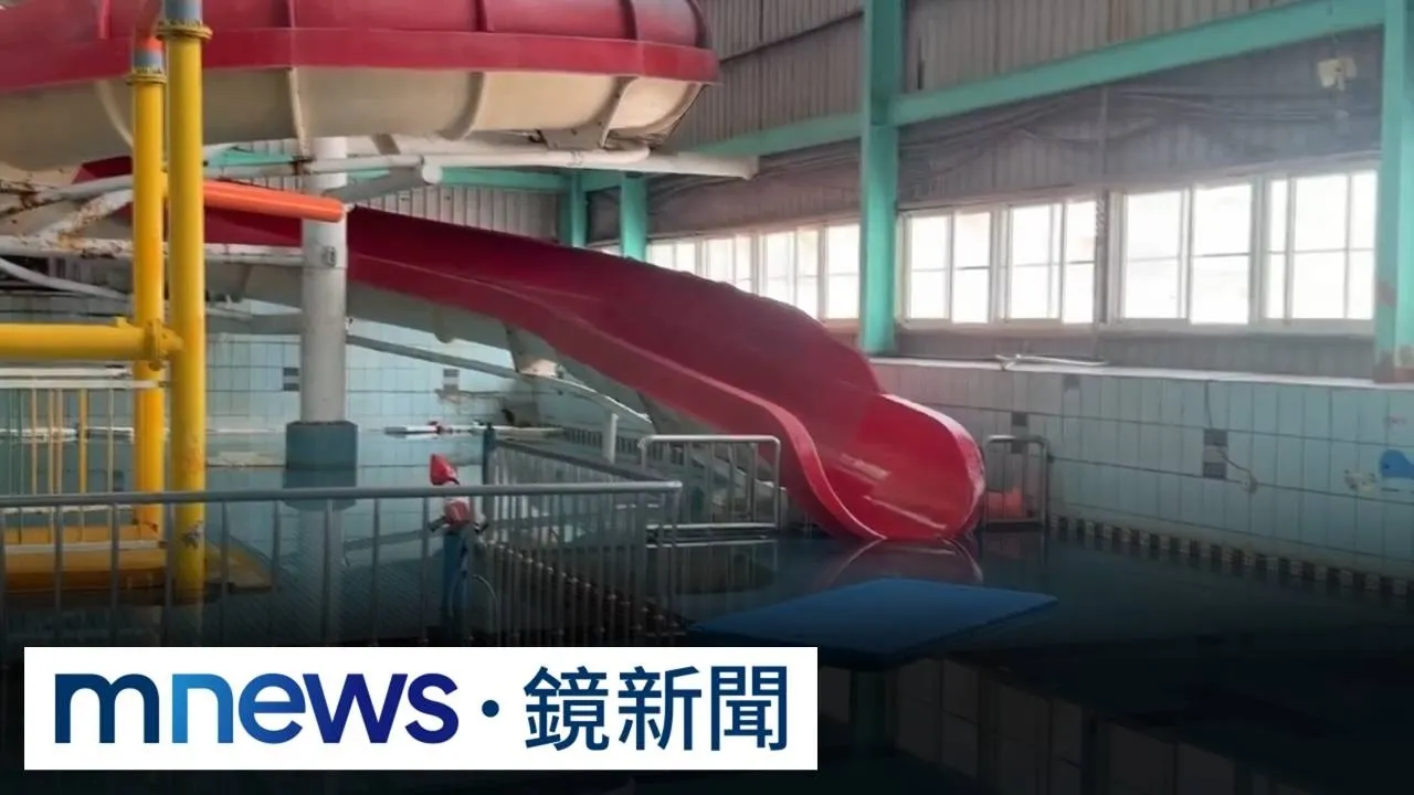 滑水道沒限制年齡身高　家長抱幼兒「滑三樓高」惹議