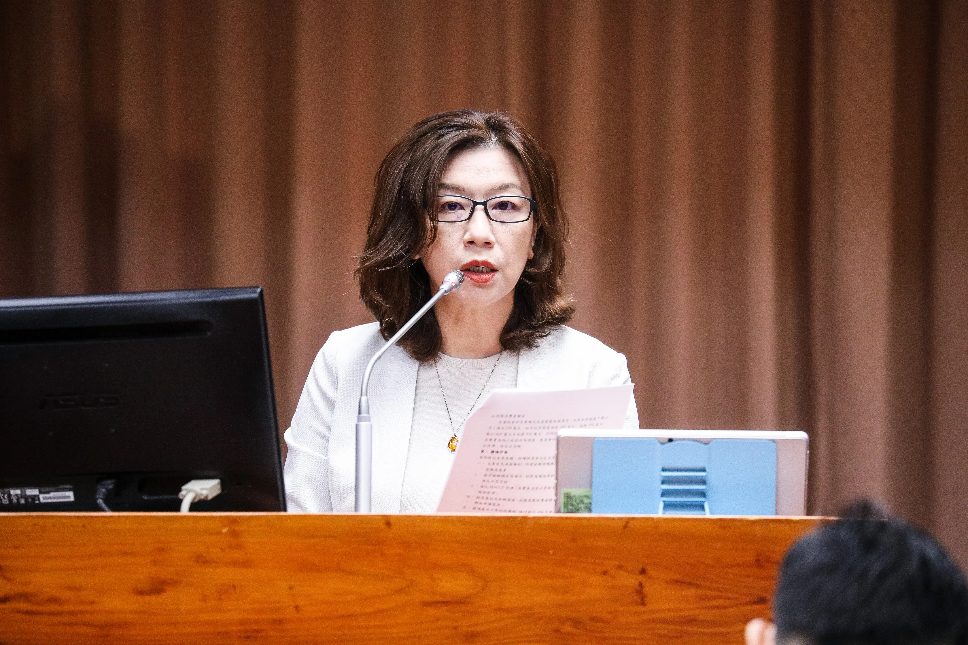 盧秀燕緊咬台糖發現苯駢芘沒通報　林靜儀秀圖反擊：脫膠原油能吃？