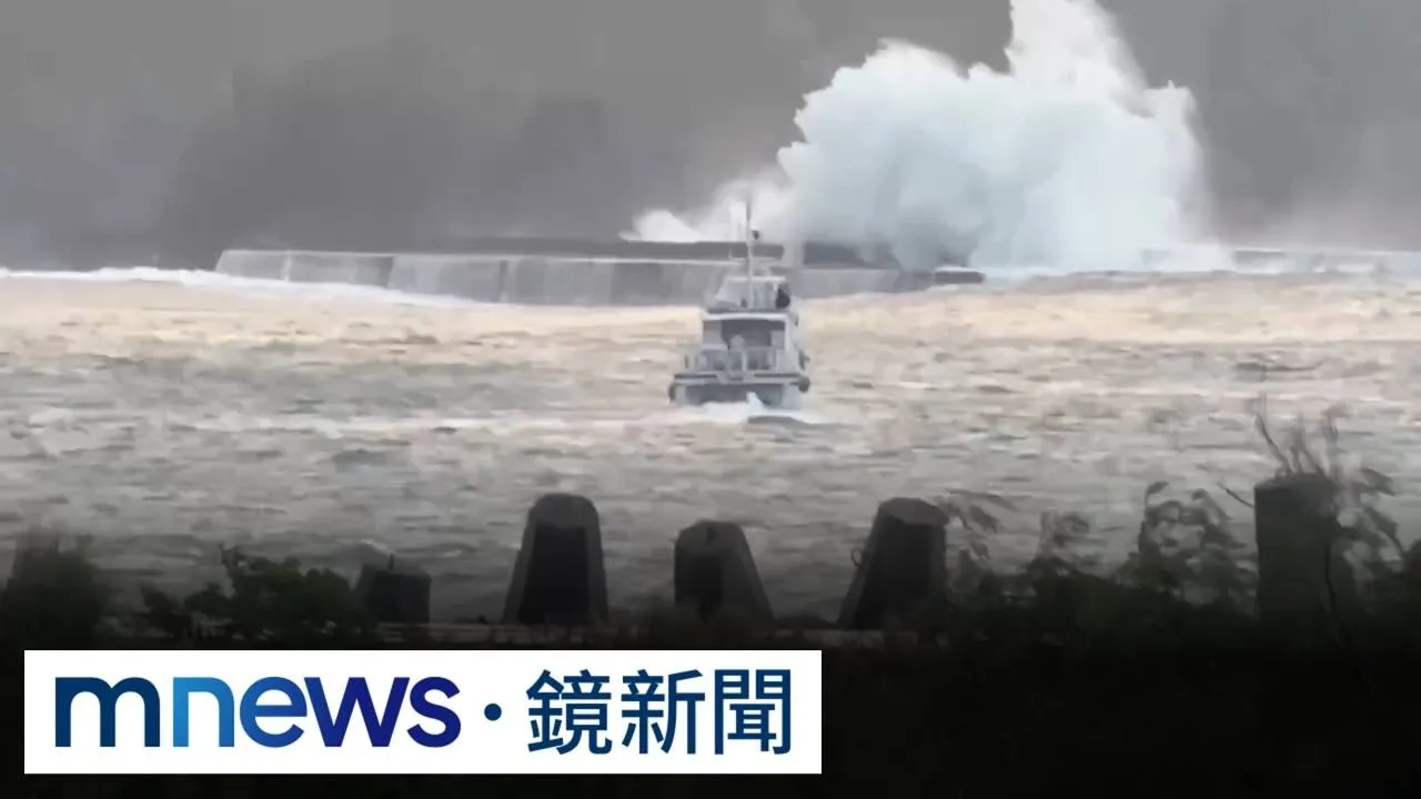 薔琵逼近風浪強　蘇澳港工程吊車與工人落海
