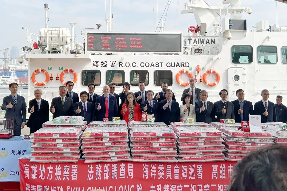 2台男躲油桶上貨輪公海運毒　20億元毒品被攔截二審重判13年