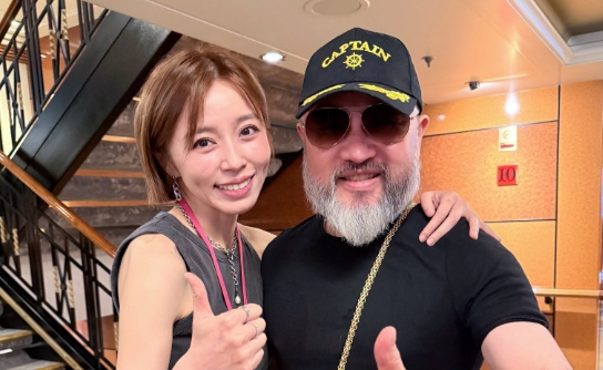 王瞳曬辛龍合照。(取自王瞳臉書)