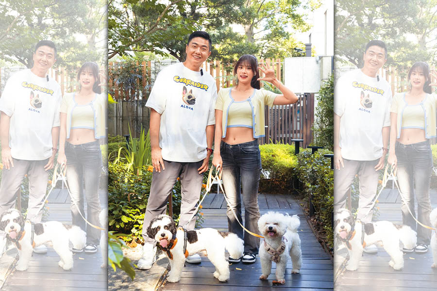 沁沁(後右)跟愛犬Den Den(前右)及TJ(前左)一起上〈熊爸估狗〉,熊爸(後左)對兩隻狗狗的個性與焦慮,提出不少意見。