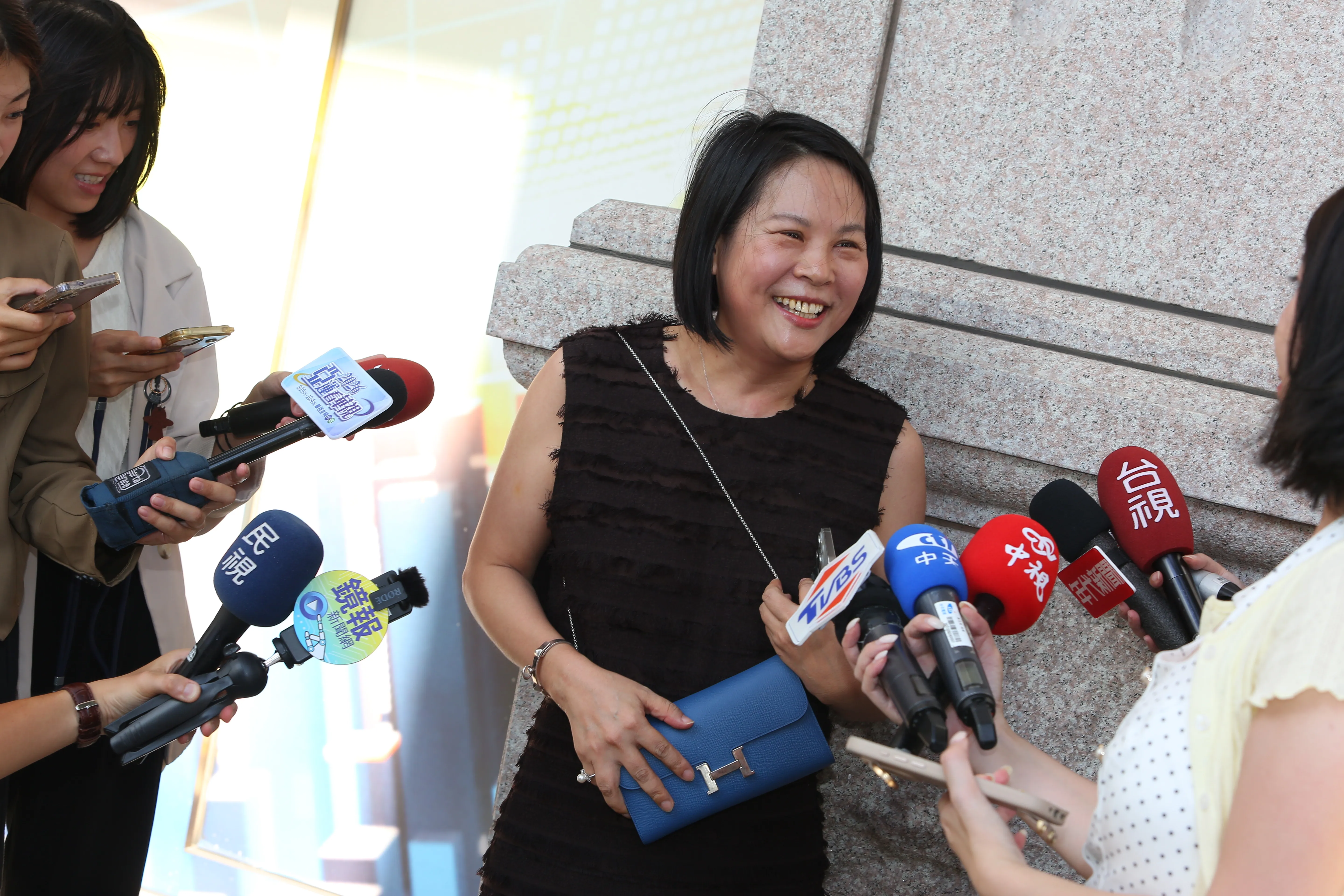 玩真的！李貞秀今繳10萬「登記參選竹北市長」　支持者怕黃國昌報復不敢露面