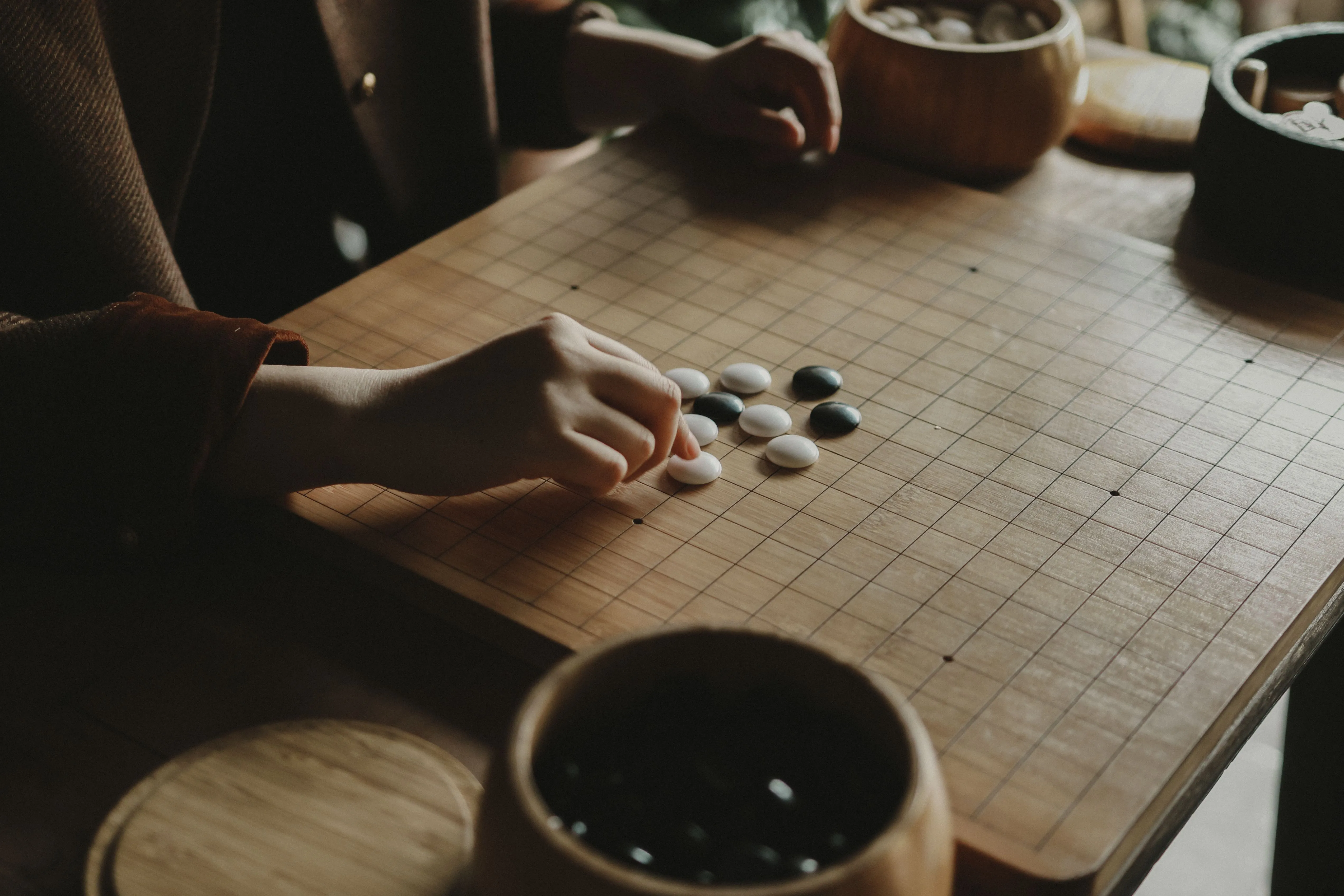 「逼全裸面對鏡頭」圍棋狼師伸魔爪猥褻12名學童　電腦藏64段性影像...更一審判處21年6月