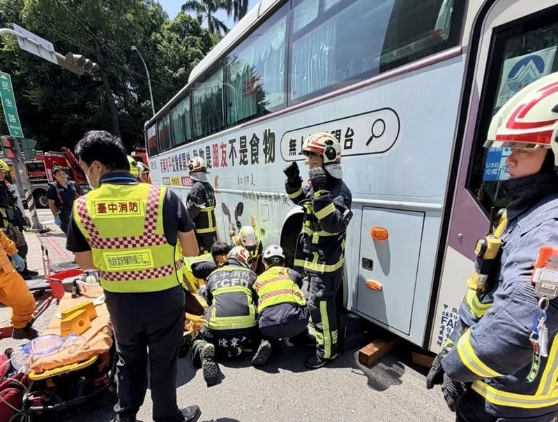 新加坡婦遭國光客運撞傷！公路局揪駕駛缺失　最高罰業者9萬 
