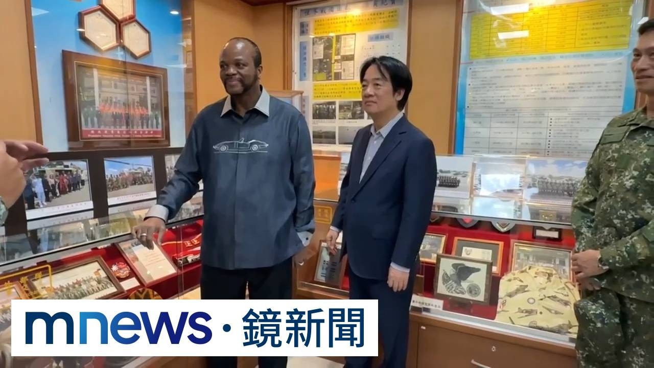 賴清德陪史王參訪飛訓部　國王王妃體驗模擬飛行