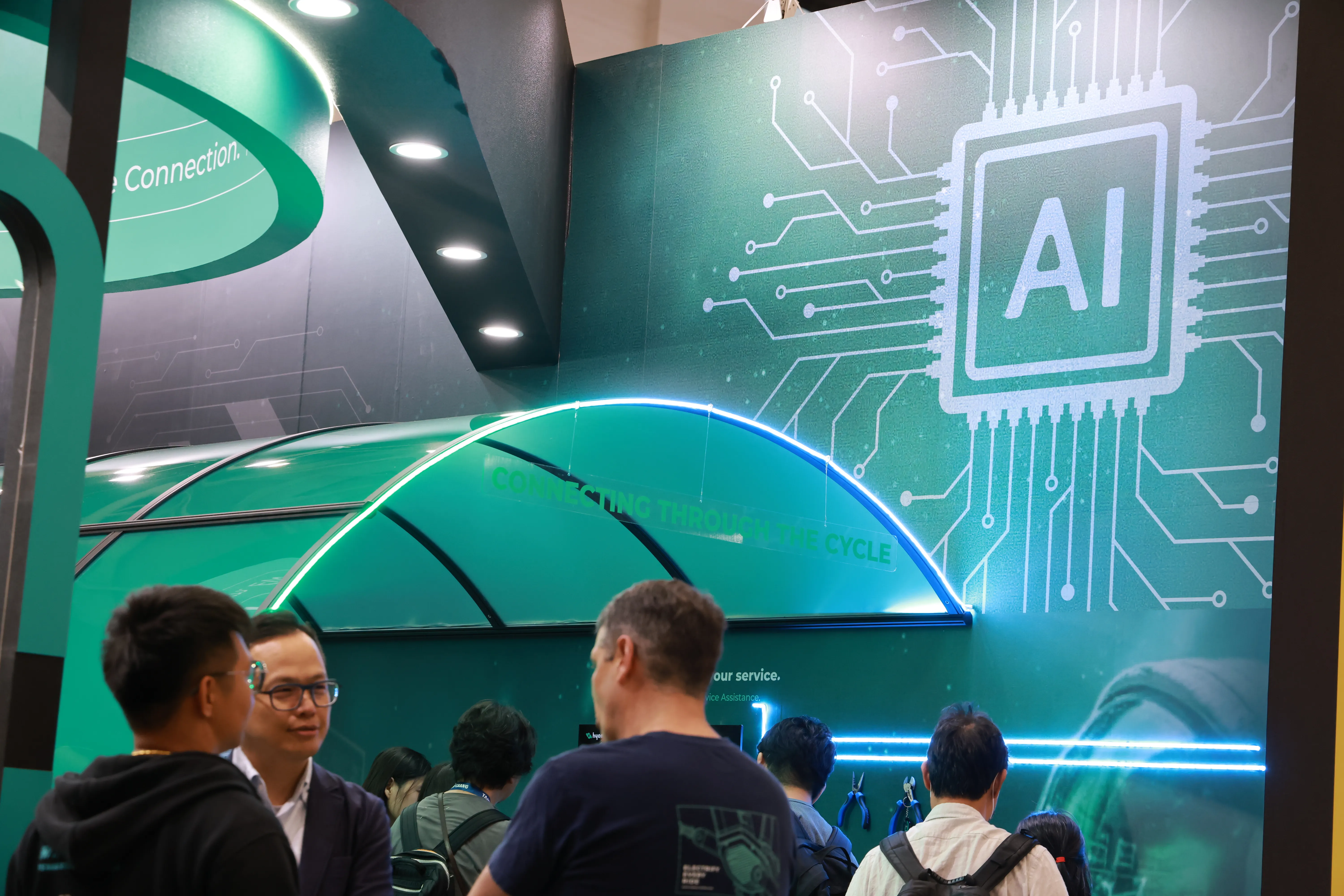台股箱型整理2／AI資金沒跑、只是換股！PCB、散熱、記憶體接棒