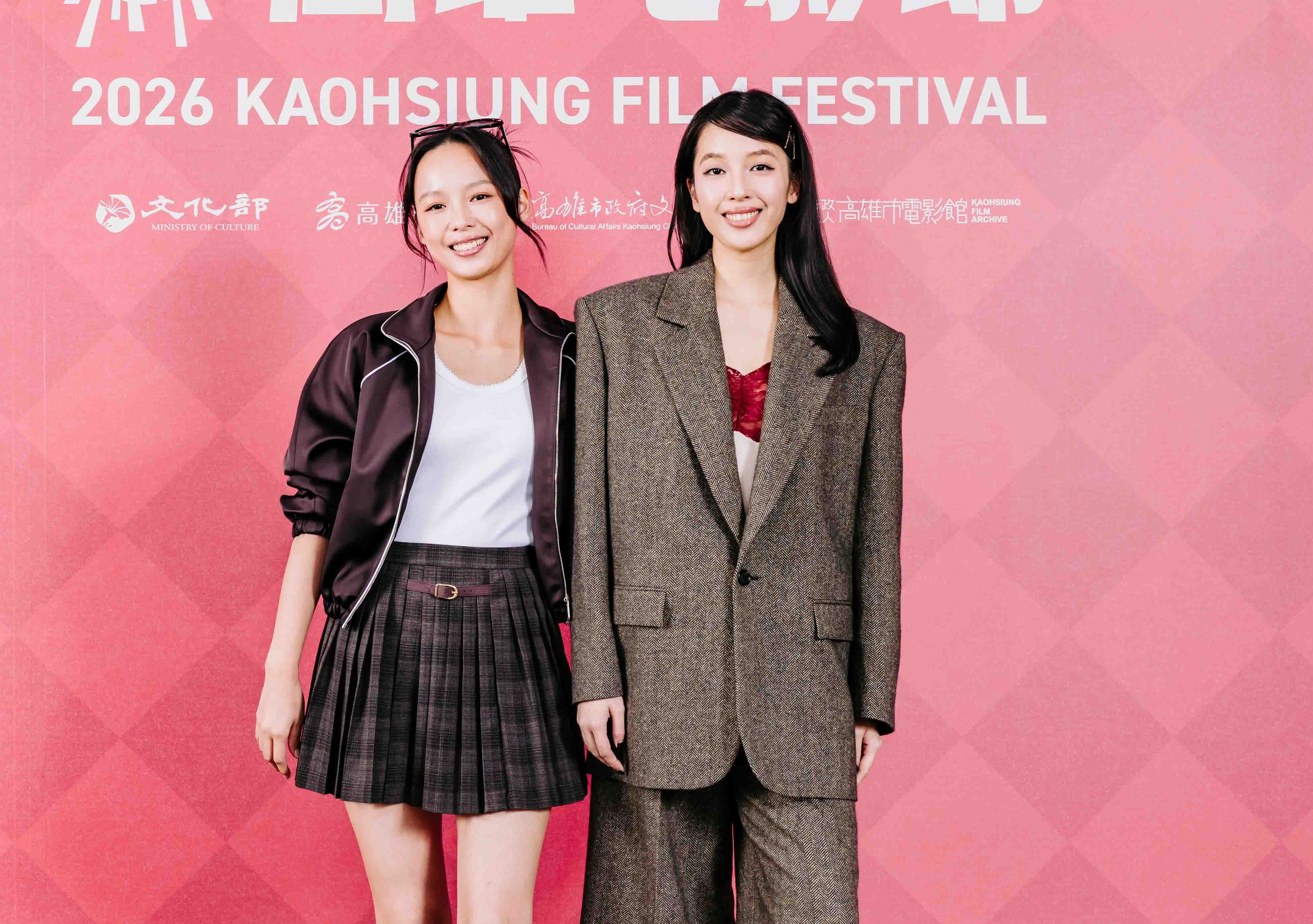 王渝屏(左)與王渝萱姊妹在長片《Mei Mei》再扮姊妹,網內互打飆戲。(高雄電影節提供)