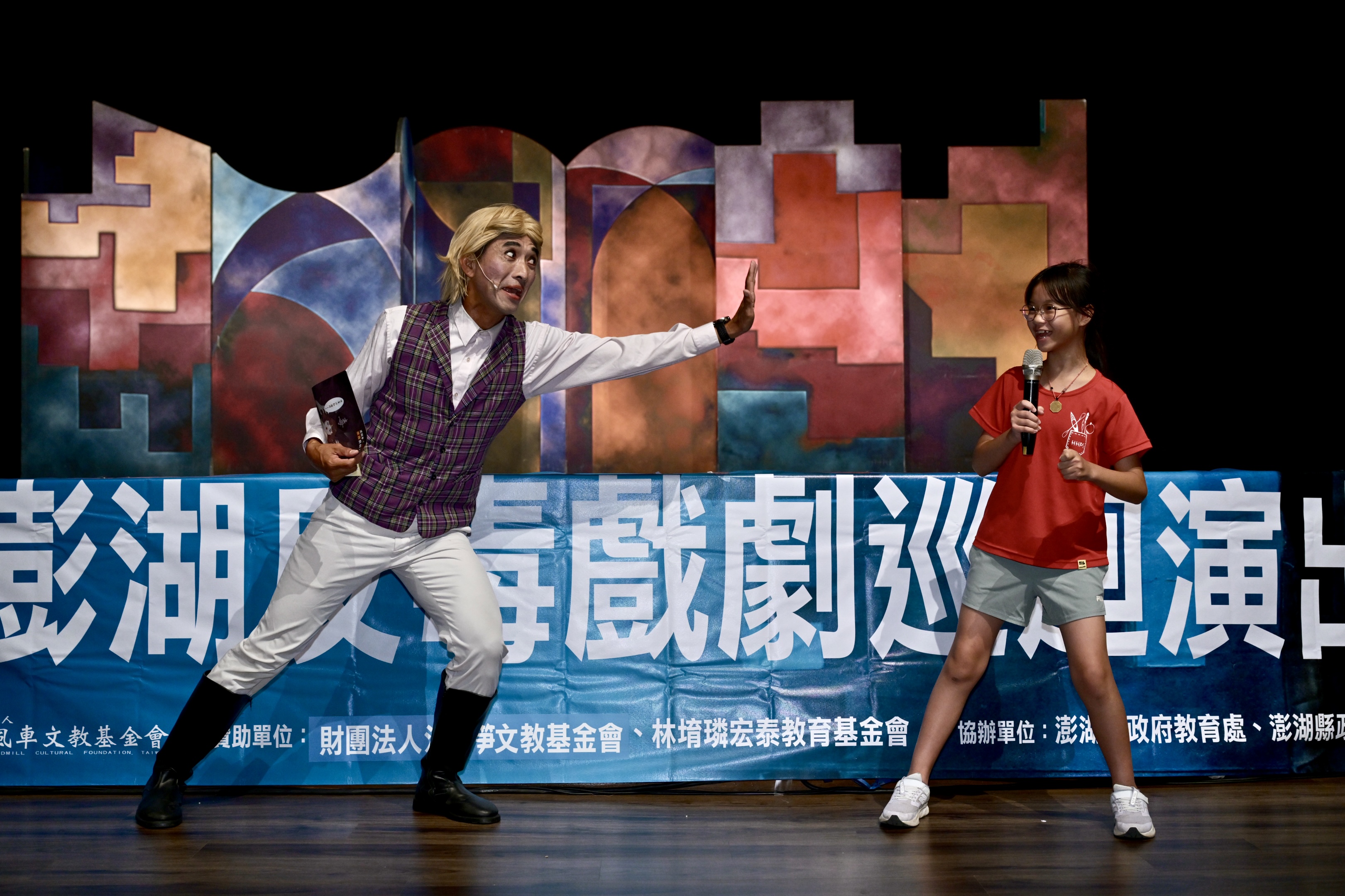 紙風車青少年反毒戲劇工程睽違3年再度前進澎湖,3天安排6場演出,吸引3,179名學生參與。(紙風車劇團提供)
