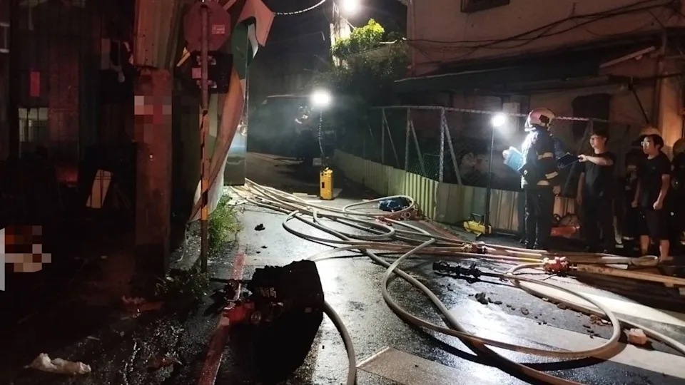 北投「林家排骨」驚傳氣爆！玻璃碎片噴飛街道　現場一片狼藉
