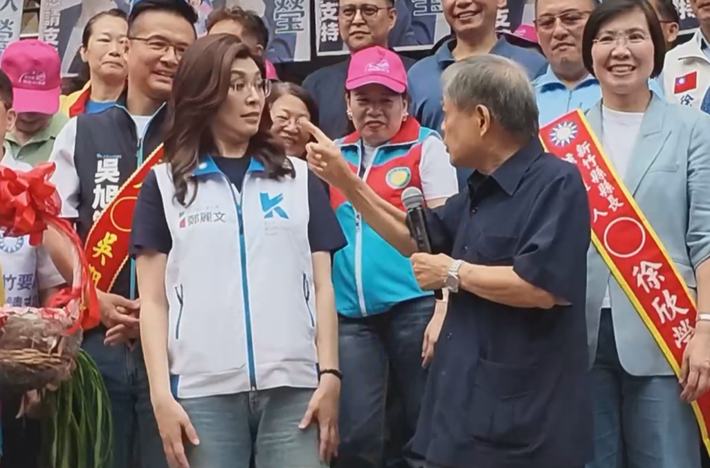 鄭麗文陪徐欣瑩登記被洗臉　前竹縣長轟「戰略錯誤」：選輸最大戰犯是妳