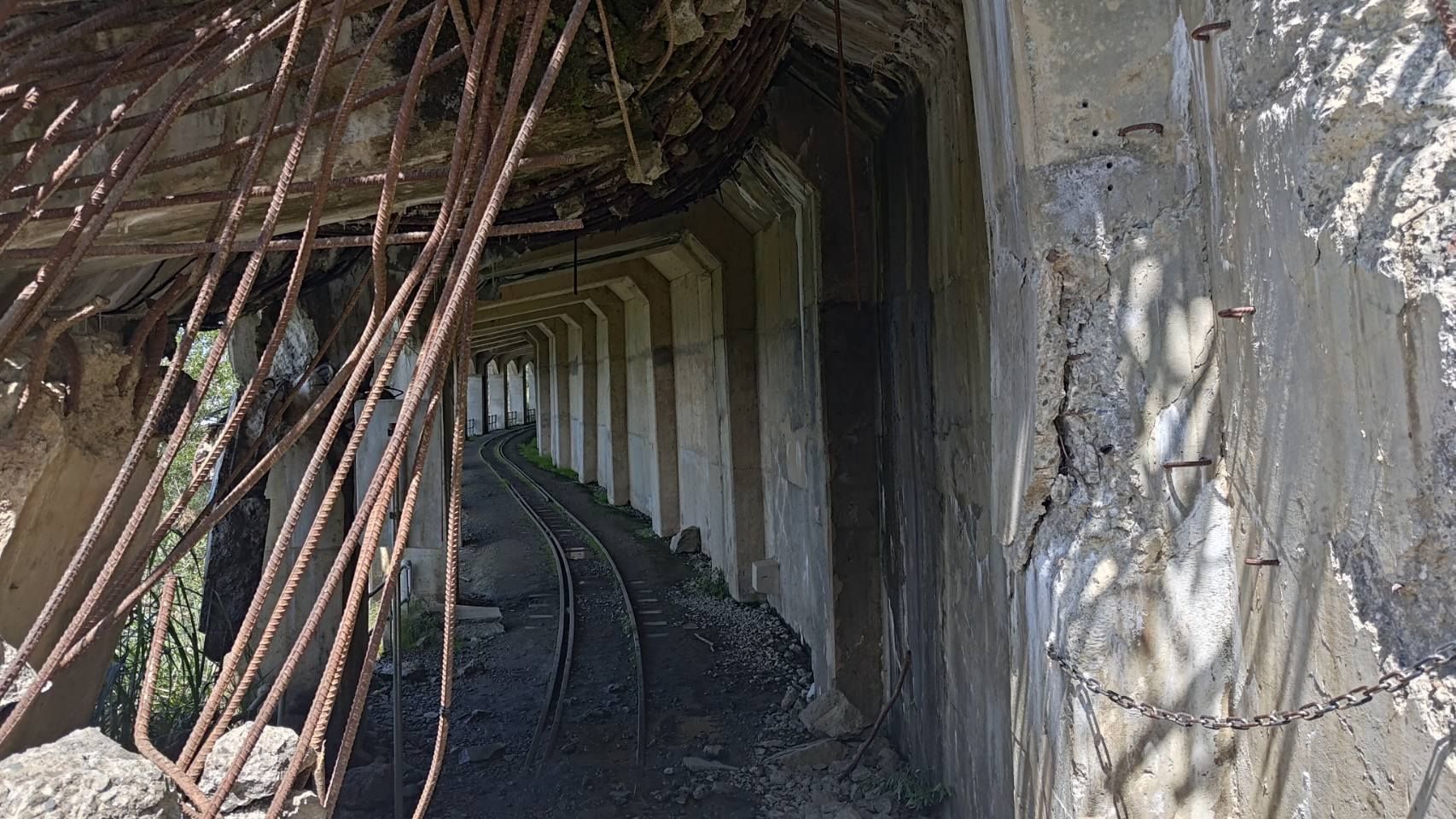 台灣連日豪雨,阿里山眠月線2號隧道再次崩塌。 (翻攝自阿里山國家森林遊樂區臉書粉專)
