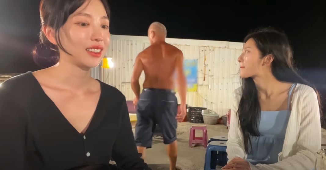 尹到怡(左)到澎湖「阿家生蠔」用餐體驗不佳,和老闆(中)互動放上網後,引來網友熱議。(翻攝尹到怡YouTube)